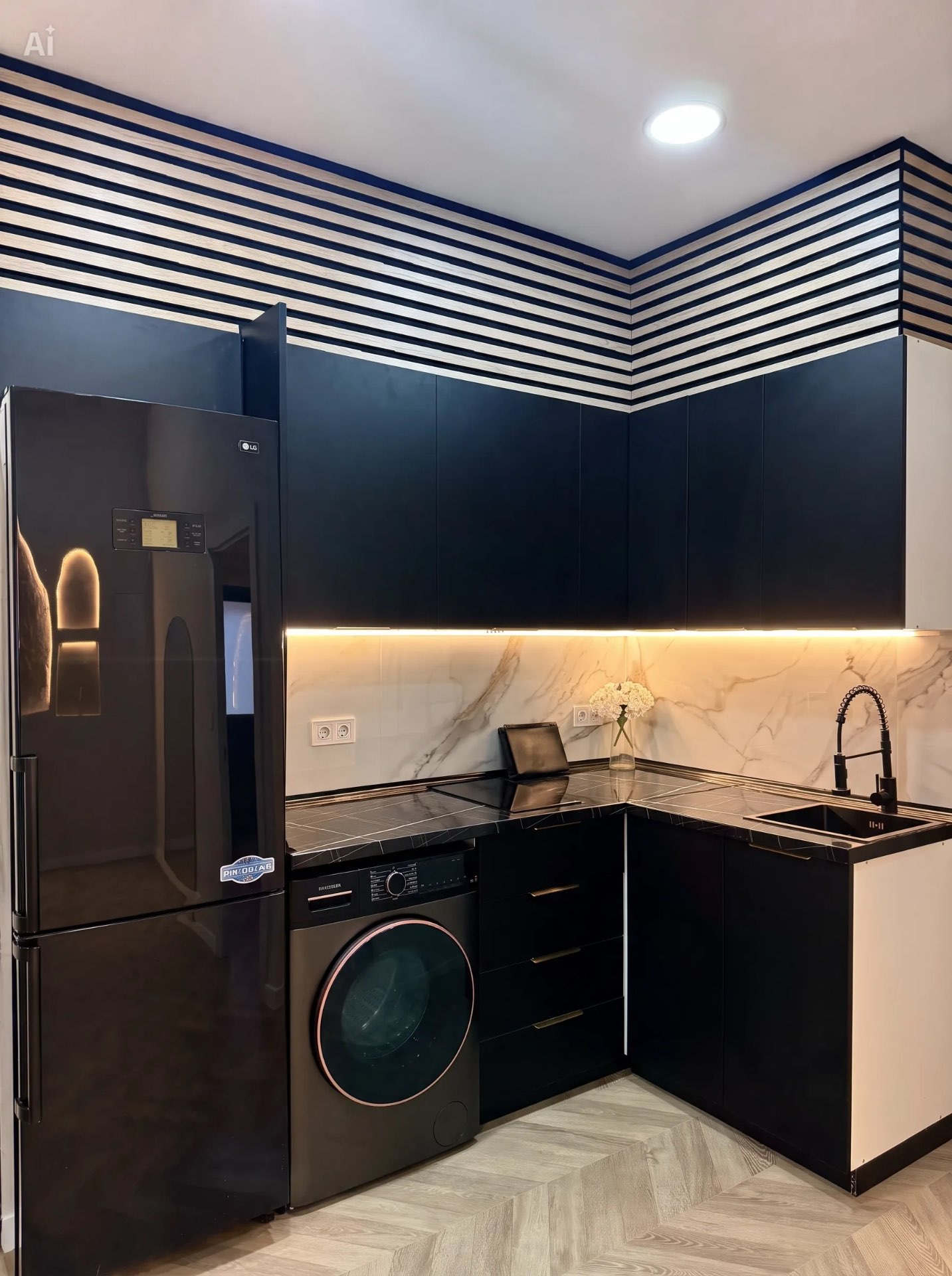 Cocina equipada con electrodomésticos y frente de mármol