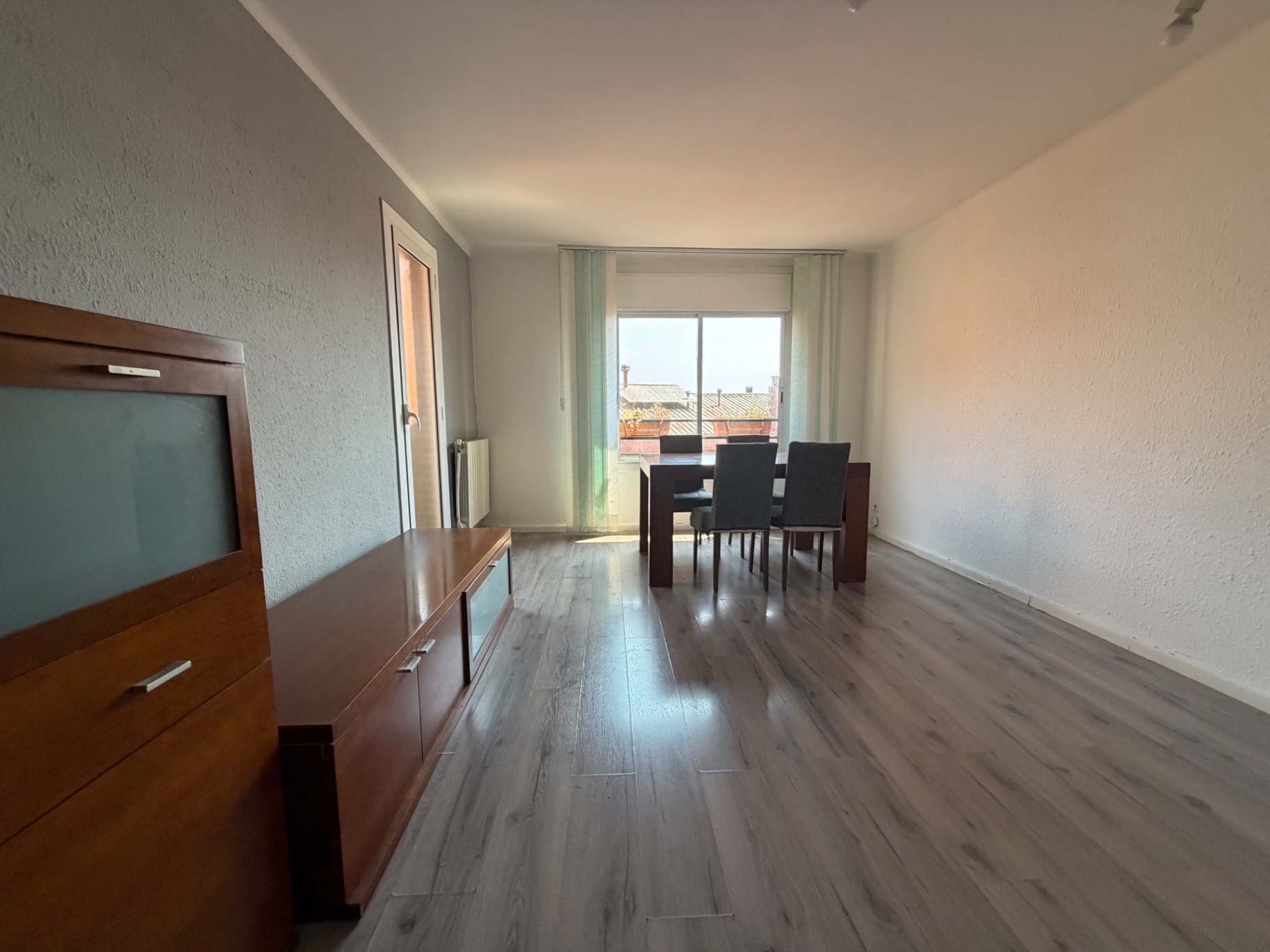 Salón-comedor luminoso del piso en venta en El Prat de Llobregat