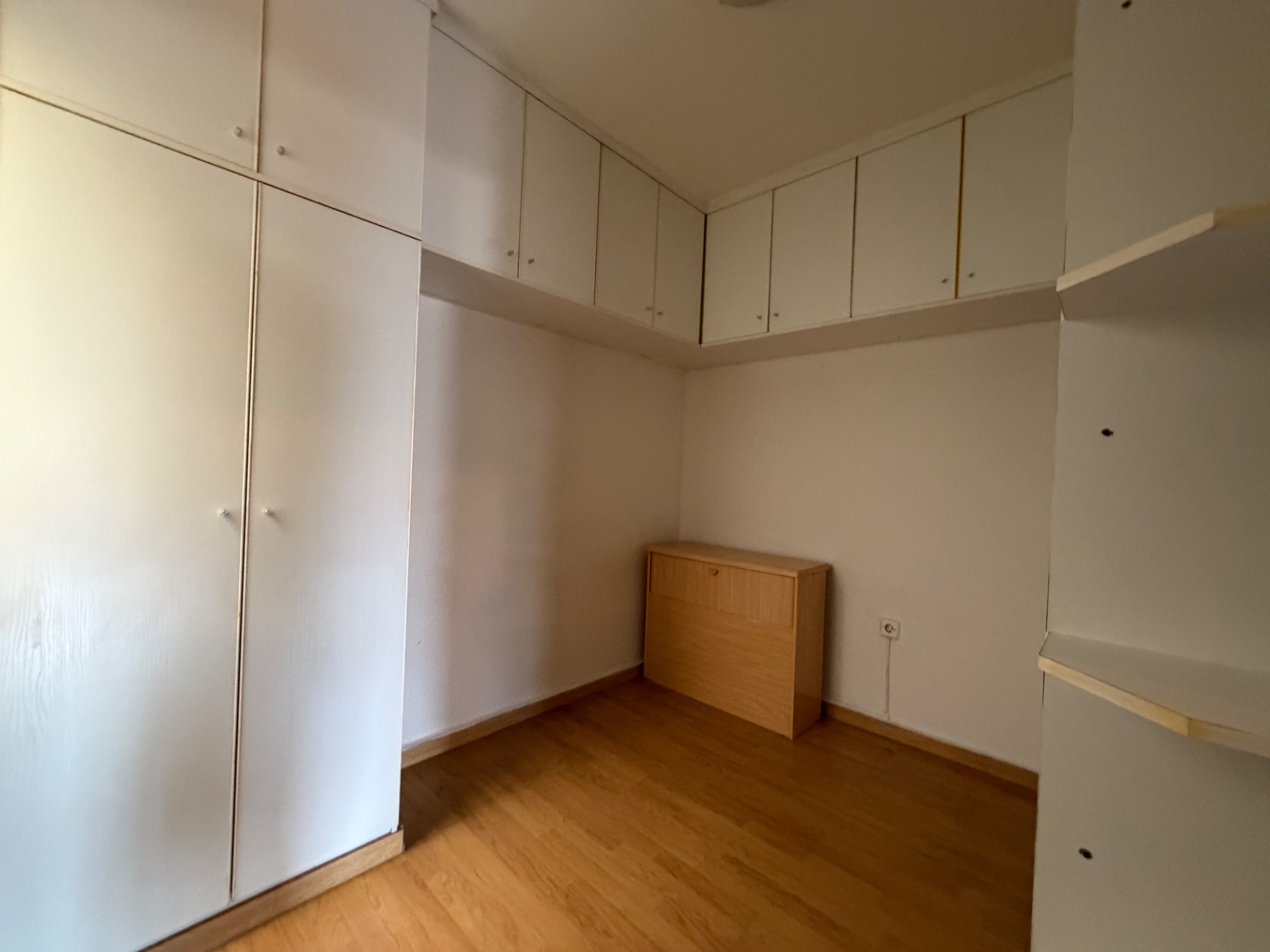 Habitación principal con armarios del piso en El Prat de Llobregat