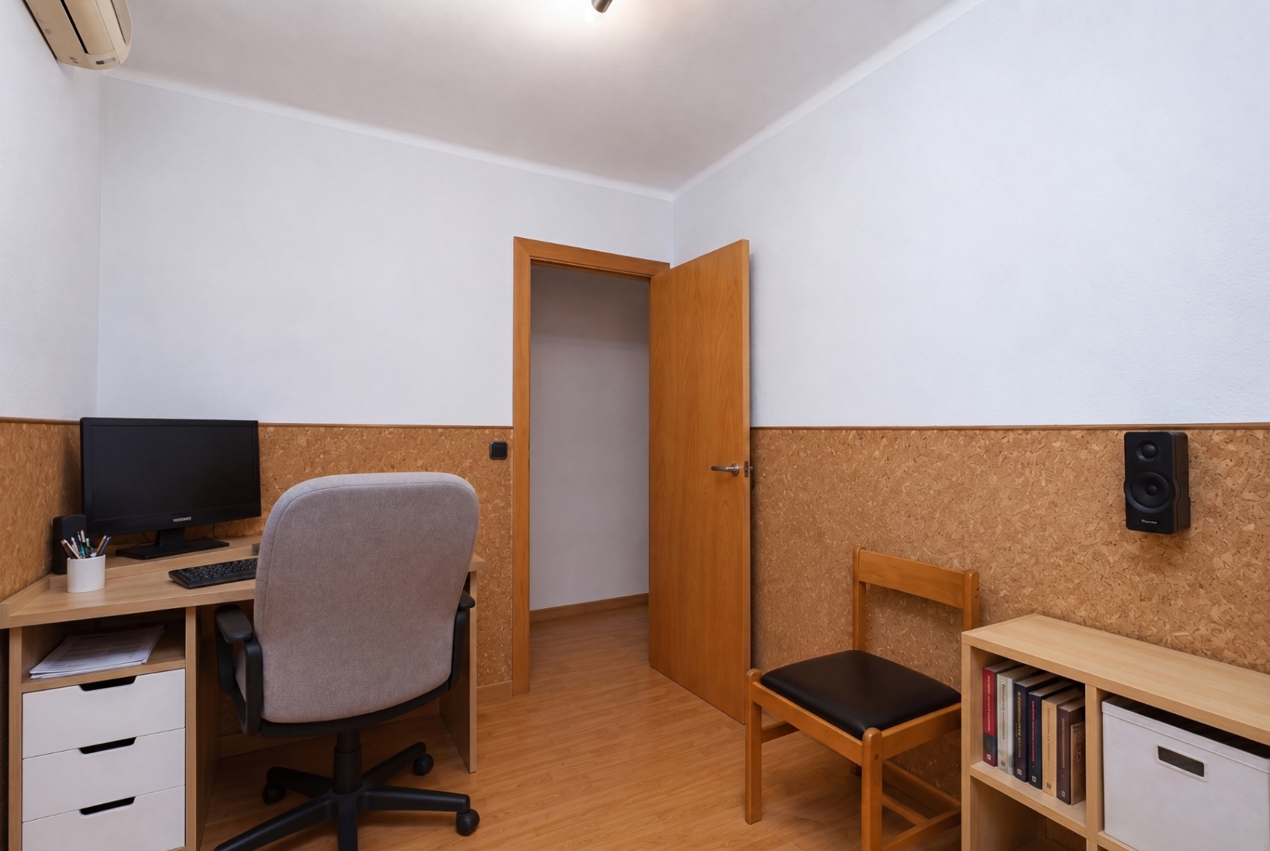 Cuarto dormitorio ideal como despacho